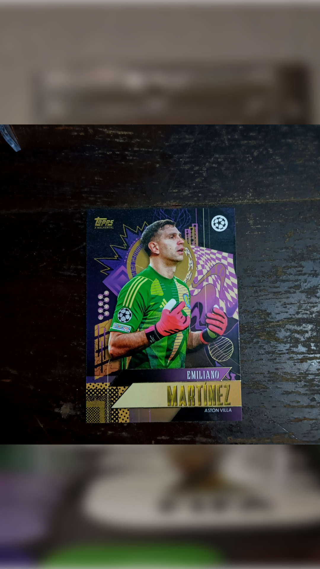 Kartu bola Topps Gold Emiliano Martinez