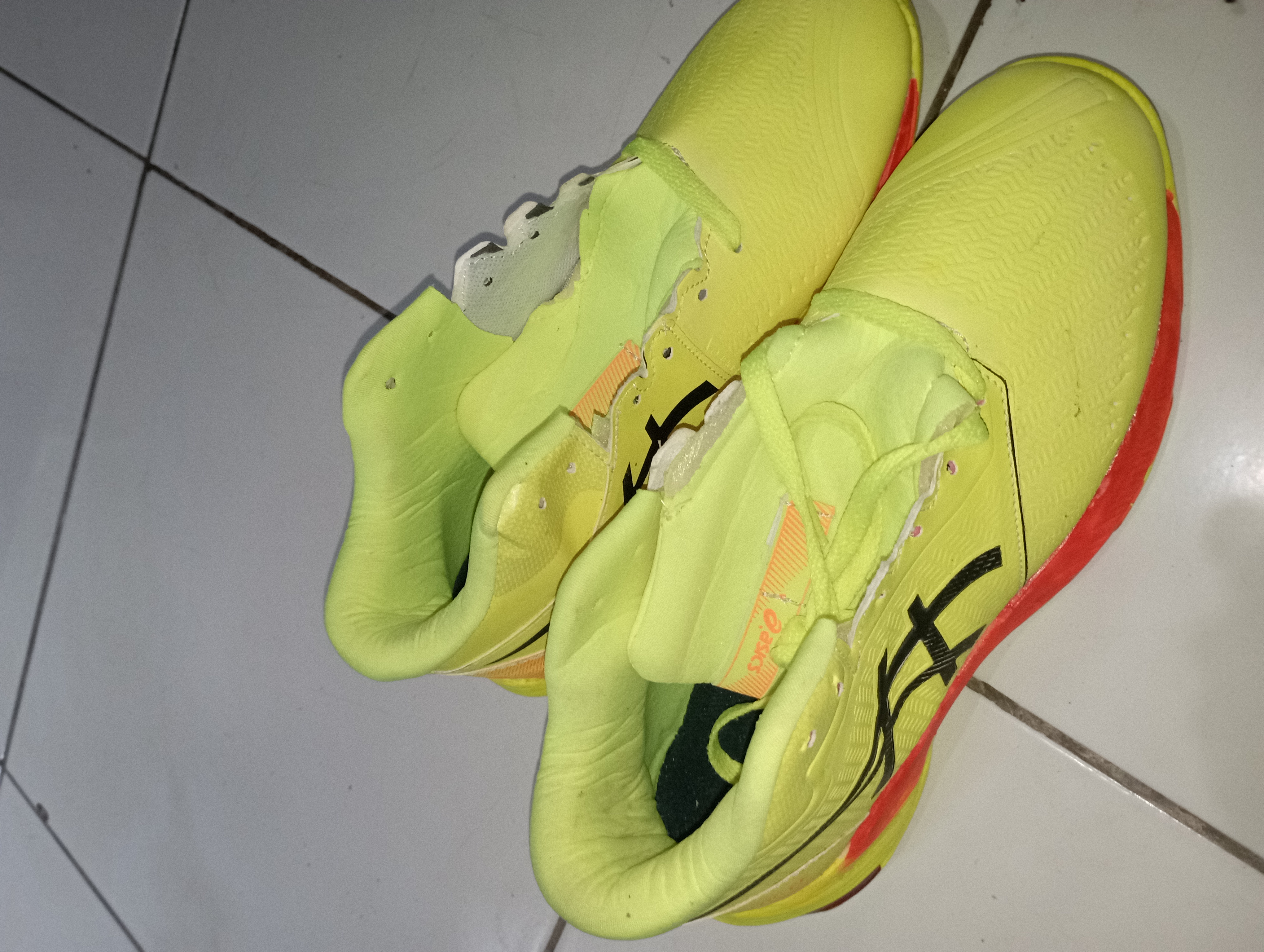sepatu lari