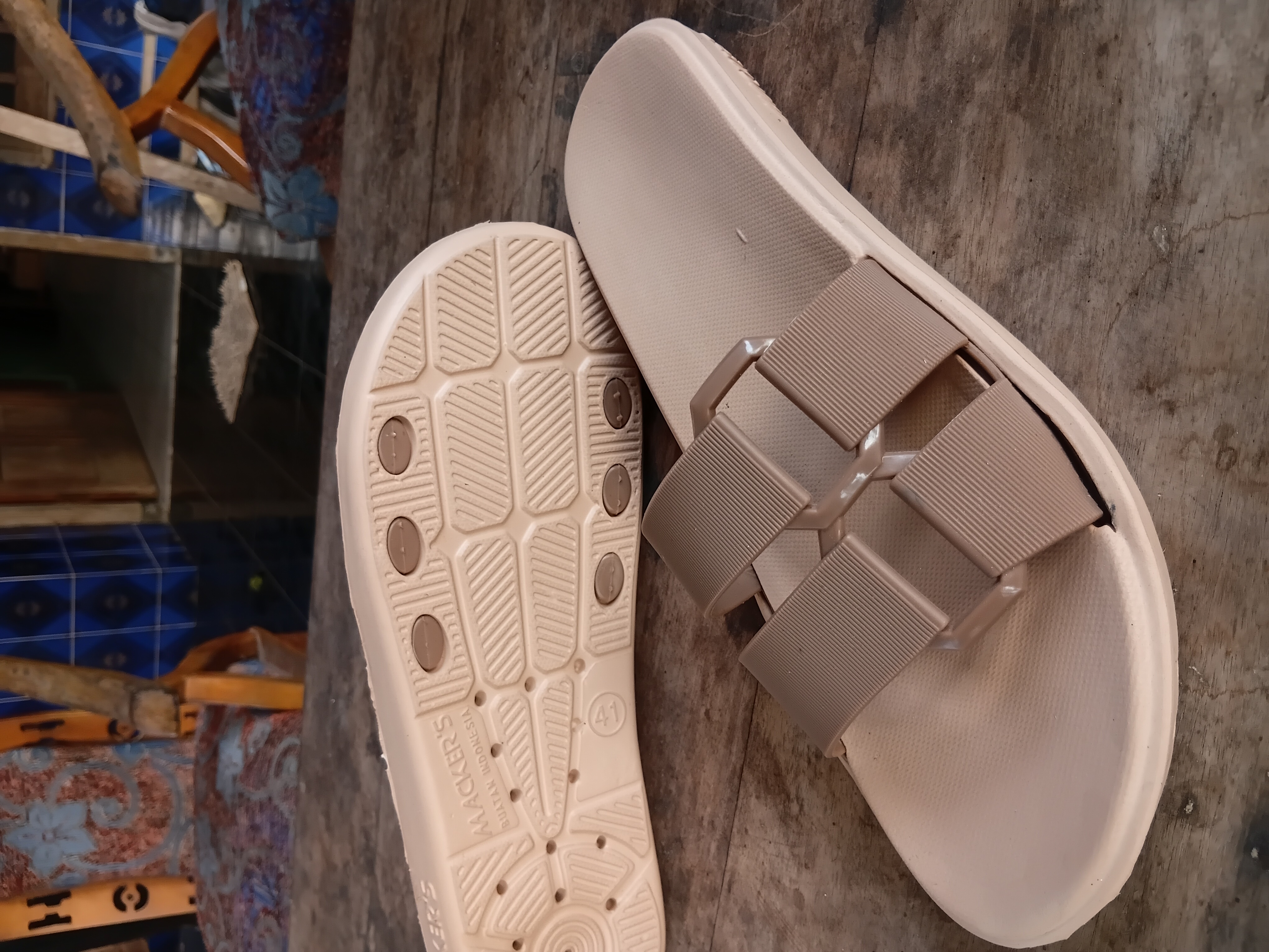 Sandal Macker's slop, sandal teplek wanita