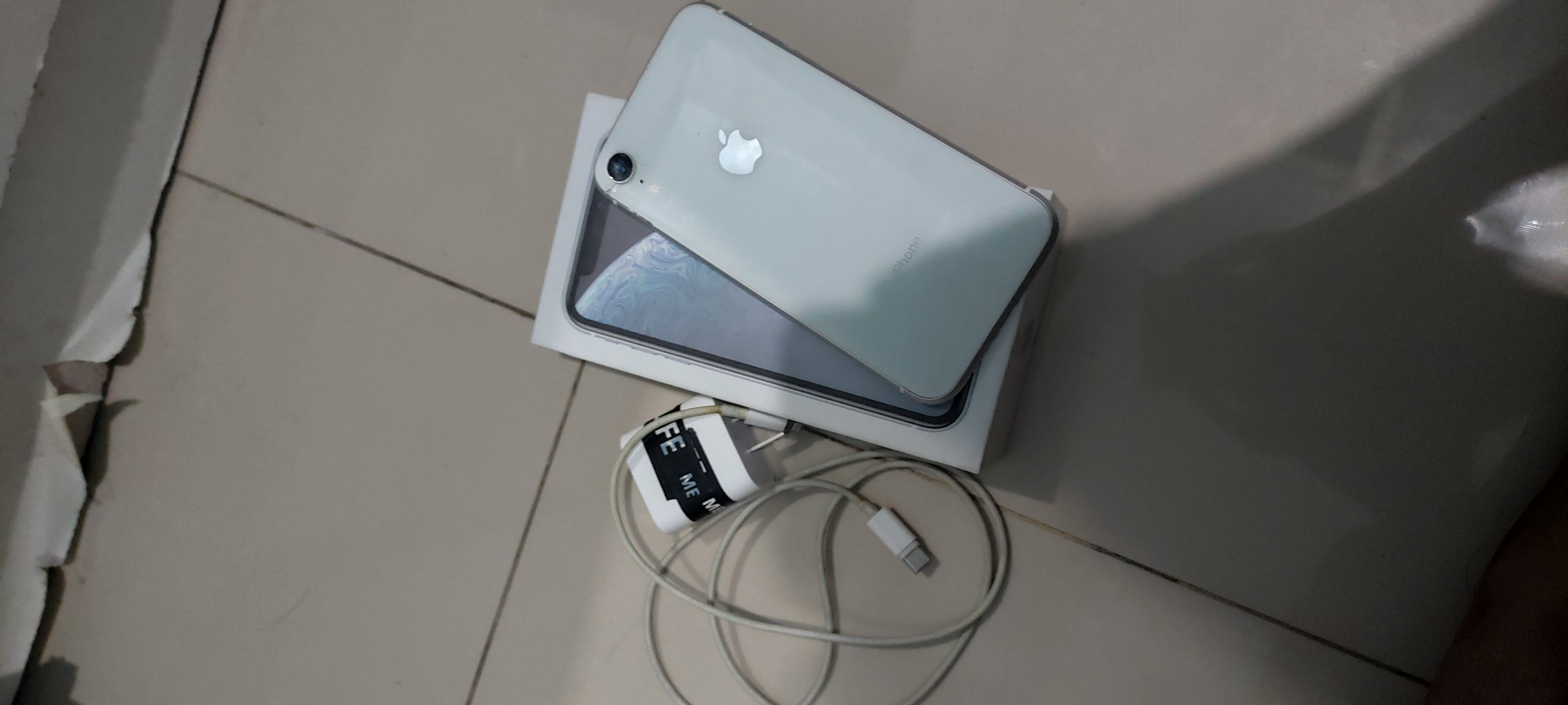 iPhone xr 64gb inter