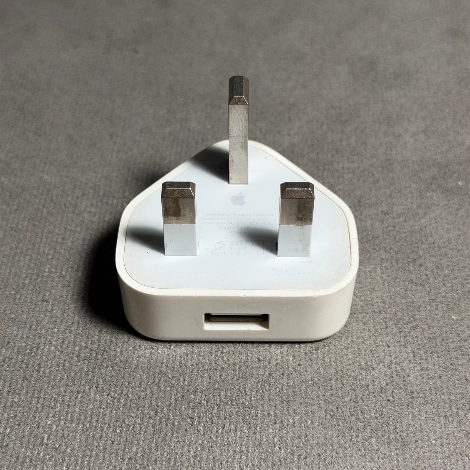 Adaptor Original Apple Copotan 5 watt